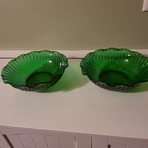 Pair of Ruffled Bowls - Picture 1 of 5